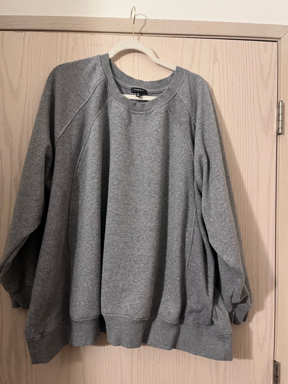 Studio Y Gray Crewneck Sweatshirt - Women